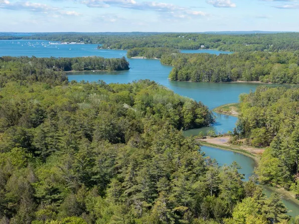 49 Cranberry Ridge Road, Freeport, ME 04032