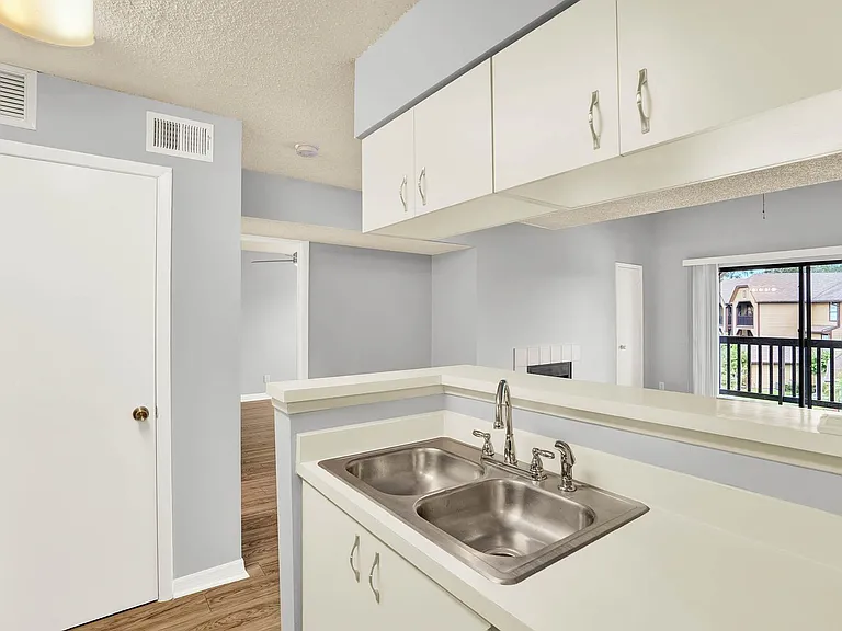 345 Lakepointe Dr #304 — Photo 9