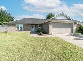 1009 Applewood Cir, Centerton, AR 72719