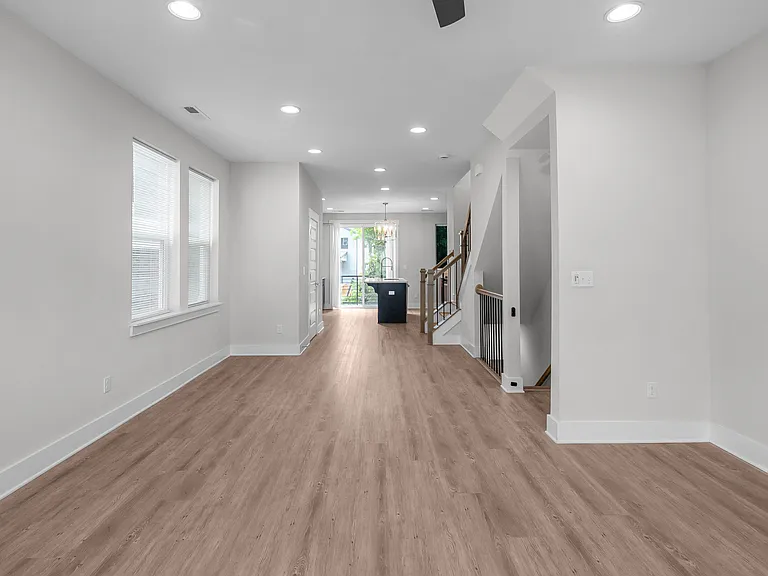 570 W End Dr — Photo 13