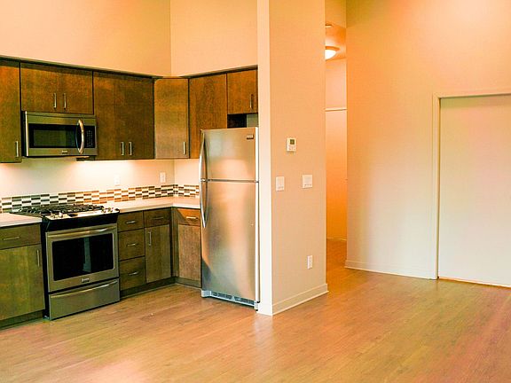 3rd image of 2250 NE Glisan St APT 102