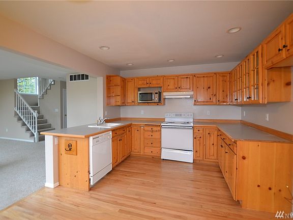 3rd image of 1115 Hyak Pl