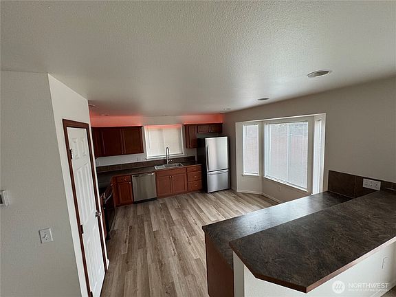 4th image of 6916 84th Avenue NE