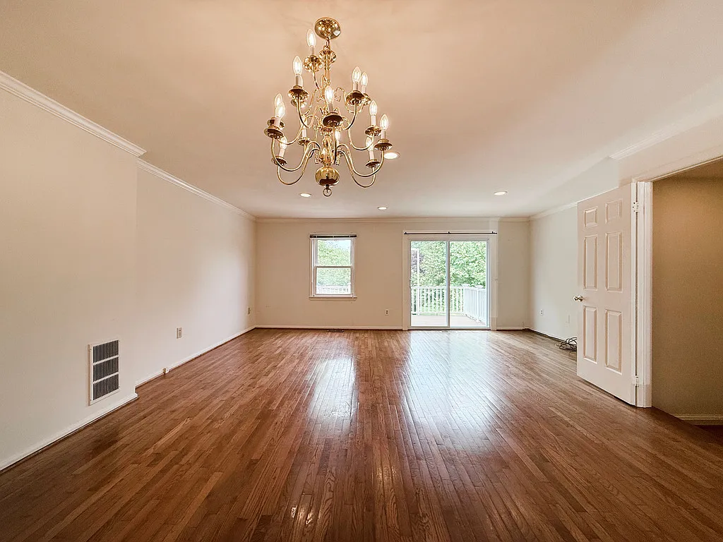 3 bed, 3.5 bath, 2135 sqft, $4,500 — Photo 2