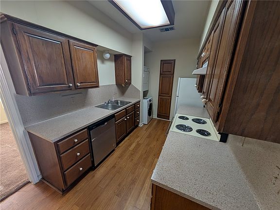 2nd image of 400 Nagle St APT 405