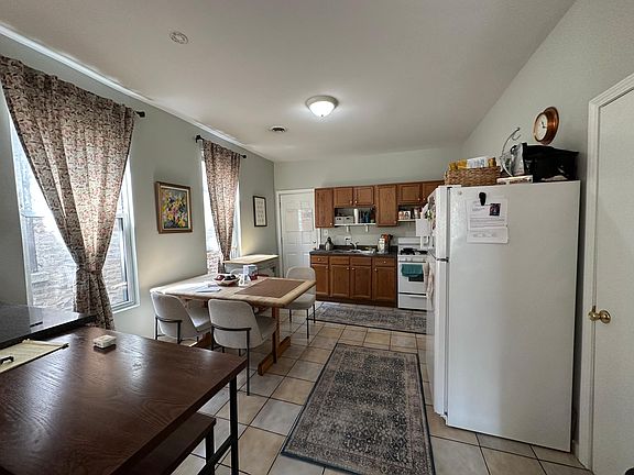 3rd image of 1516 N Greenview Ave APT 3F