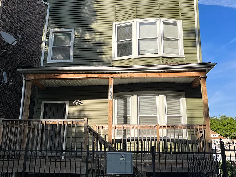 8709 S Escanaba Ave #1F — Photo 11