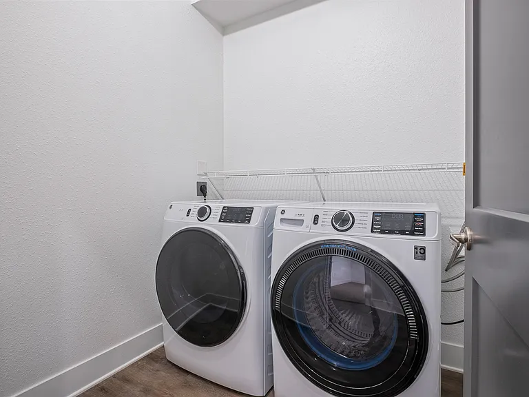 Coopers Landing Apartments — Photo 20