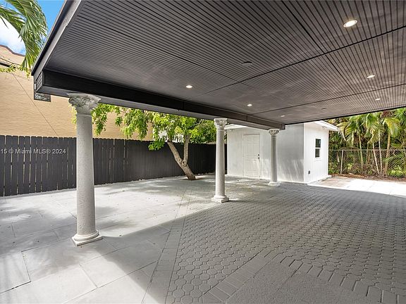 4th image of 414 Avenida Alegre