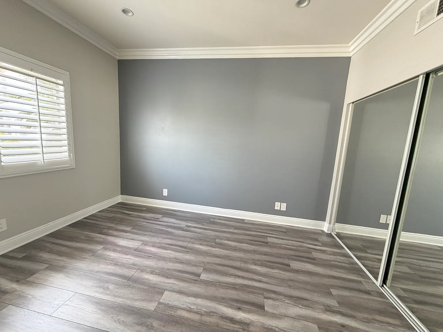 5543 Case Ave — Photo 4