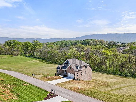 3rd image of 630 Winding Creek Way