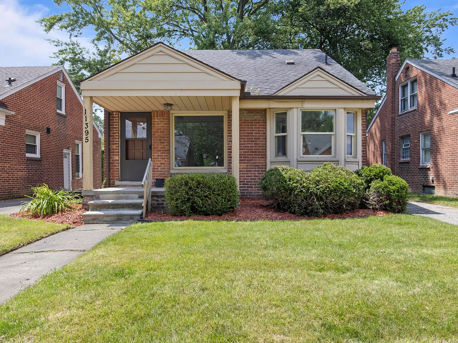 3 bed, 1213 sqft, $1,800 — Photo 2
