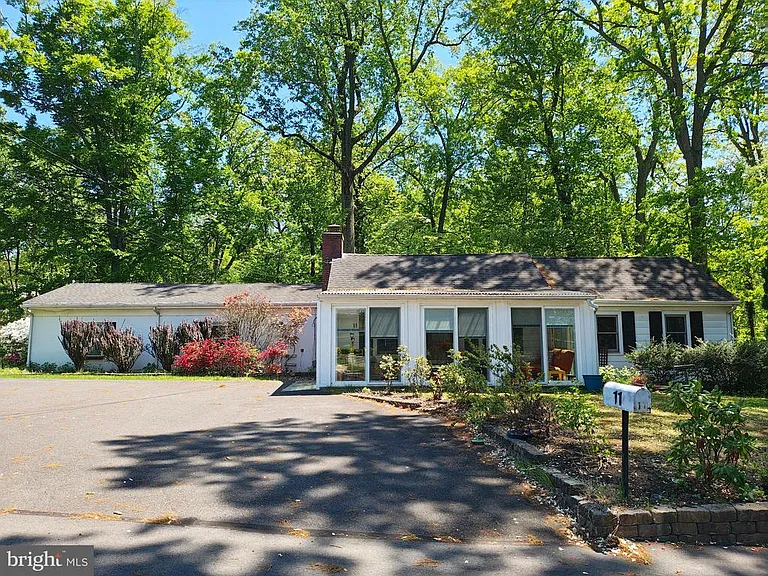 11 Sylvan Ave — Photo 1