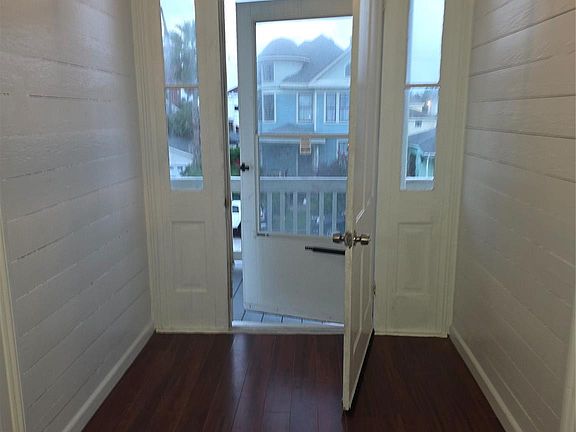 3rd image of 1614 Market St APT 2