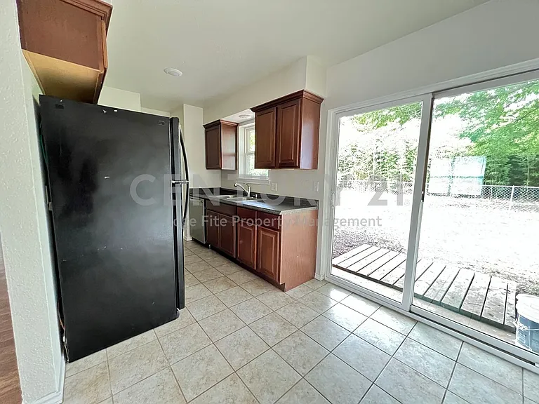 114 Southmanor Ct — Photo 3