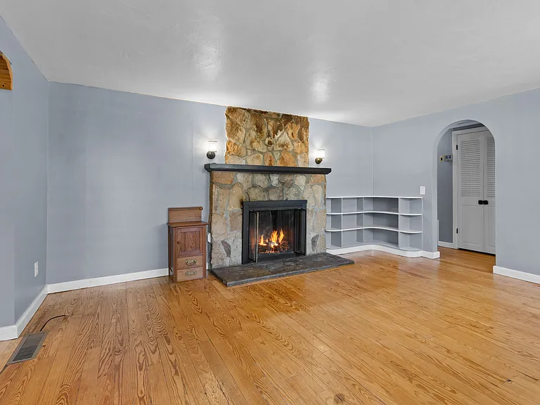 160 Como Ave — Photo 4
