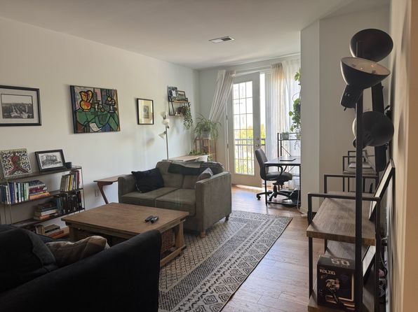 715 Walker Sq APT 2C