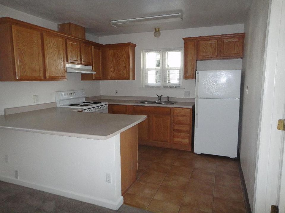 2nd image of 1080 South St