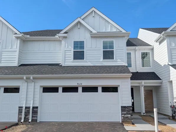 4028 Hayward Ave N, Oakdale, MN 55128