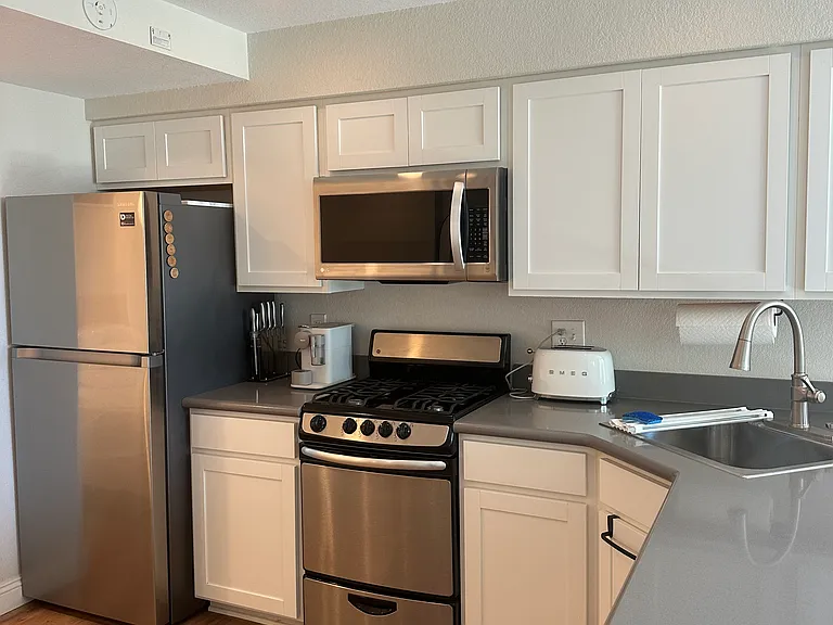 1045 Dewitt Ave — Photo 3