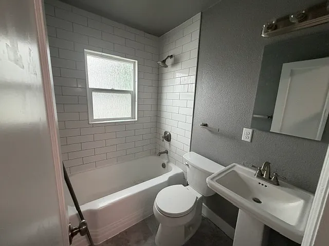 1122 E Denver St — Photo 7