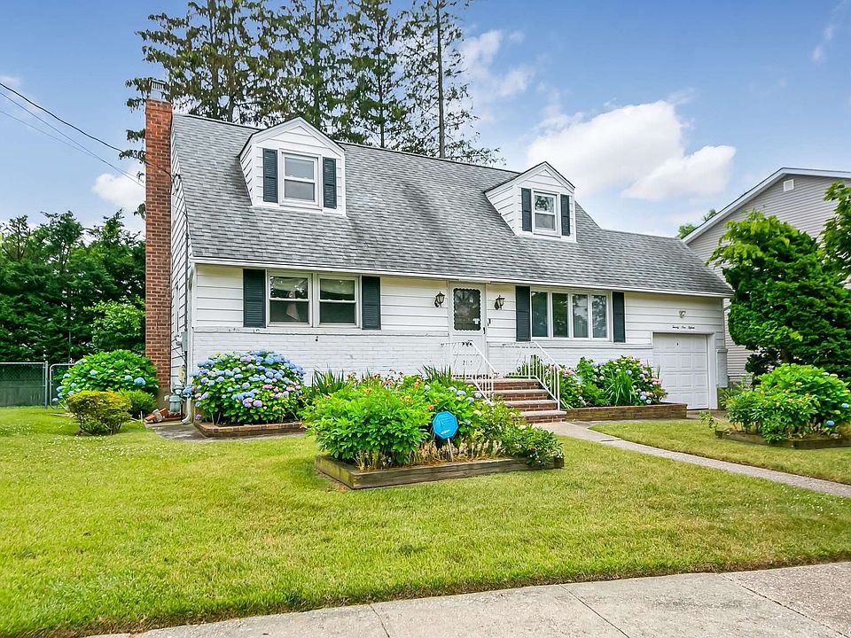 1st image of 2115 Wantagh Park Dr