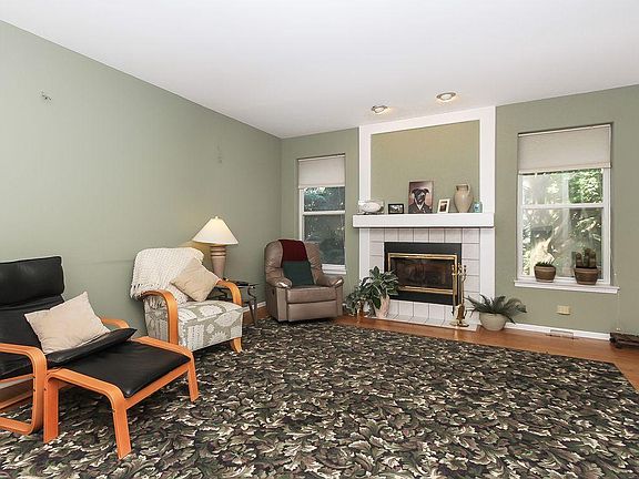 3rd image of 3060 Tangley Oaks Trl
