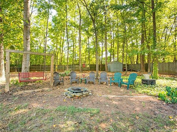 5th image of 5113 Woodlake Dr
