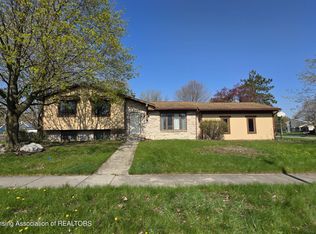 2105 Briarhill Dr, Lansing, MI 48917