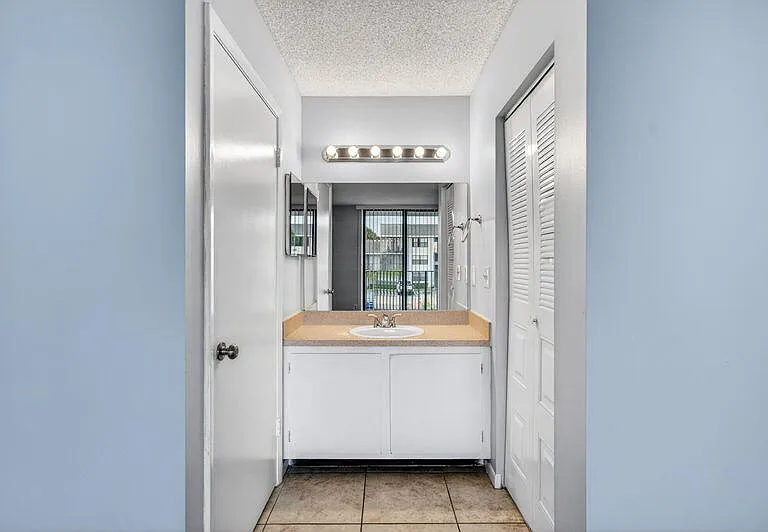 738 Executive Center Dr #21 — Photo 12