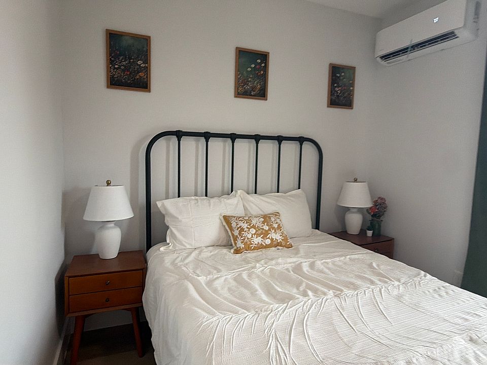 1st image of 113 E Mistletoe Ave #1102