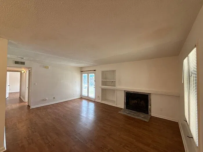 2 bed, 2.0 bath, 993 sqft, $1,395 — Photo 3