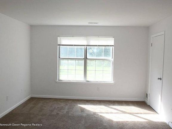 4th image of 714 Zlotkin Cir APT 4