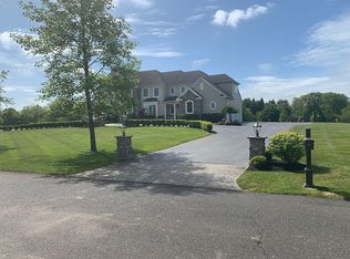 4 Doctors Creek Ct, Millstone Township, NJ 08510