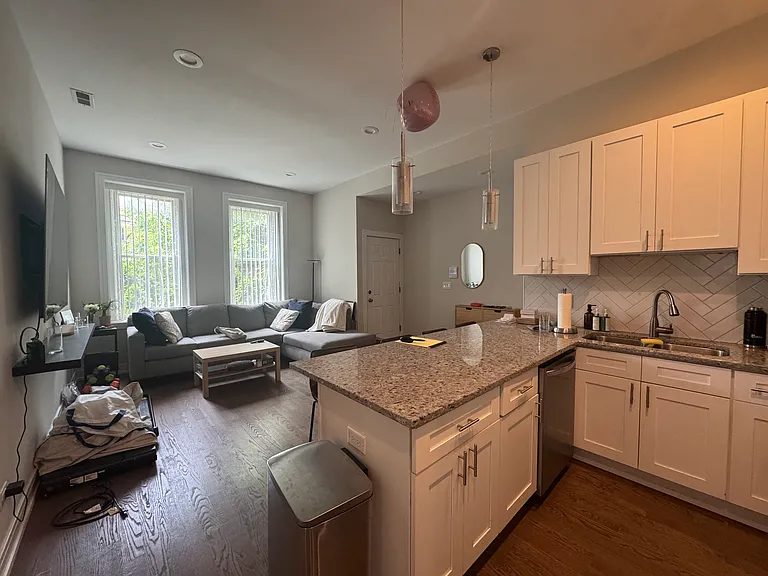 916 W Willow St #2 — Photo 3