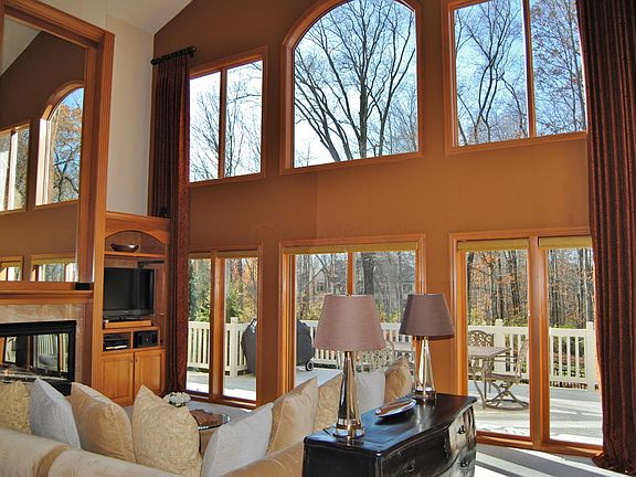 4th image of 8223 Winchcombe Dr