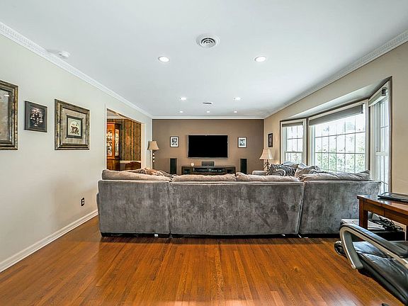 4th image of 223 Graney Dr