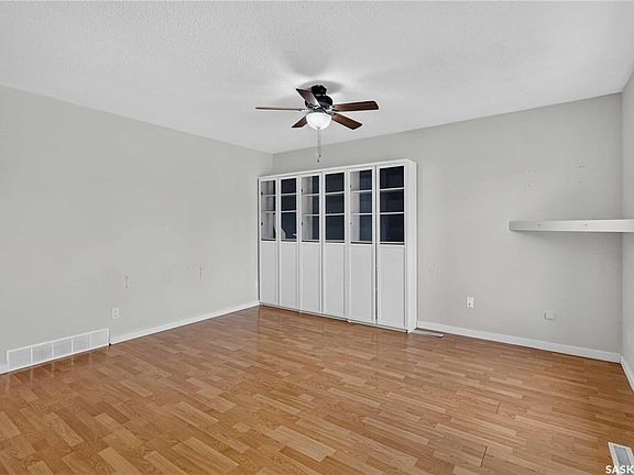 3rd image of 738 Weldon AVENUE