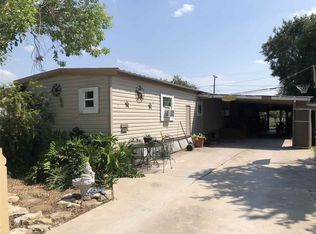 502 E Thornton St, Three Rivers, TX 78071