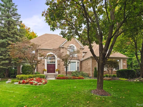 6993 Crosswell Dr, West Bloomfield, MI 48322