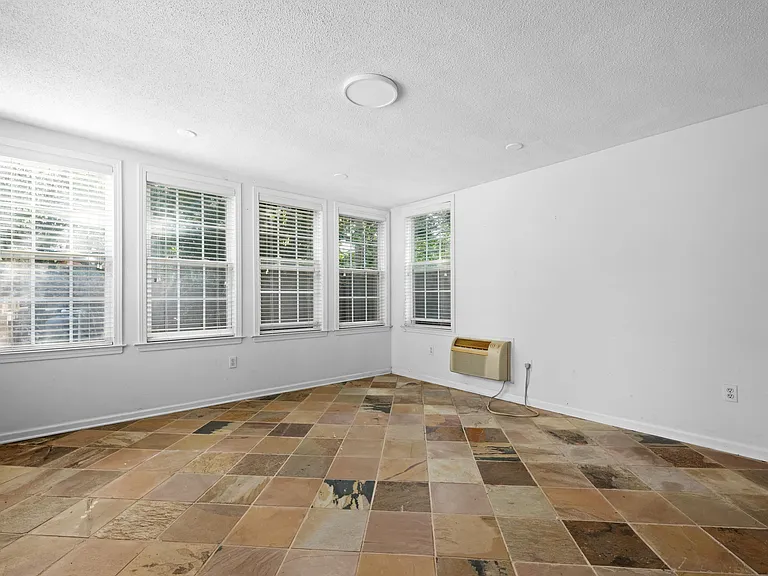 1539 Brookside Dr — Photo 18