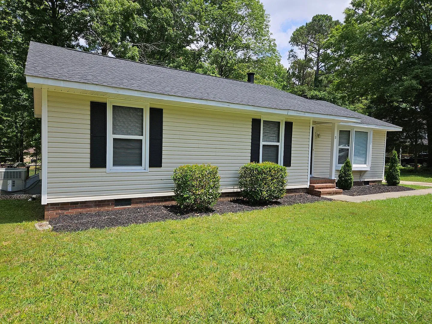 3 bed, 2.0 bath, 1460 sqft, $2,000 — Photo 3