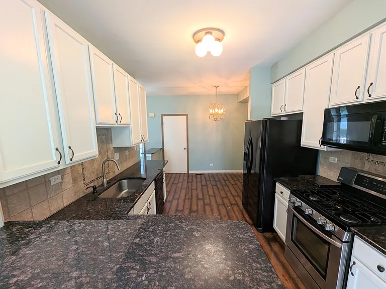 3055 Kentshire Cir — Photo 3