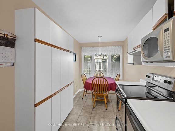 5th image of 3004 Victoria Heights Cres