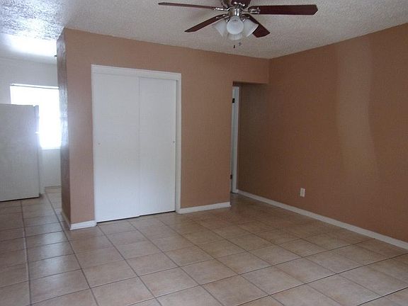 4th image of 1010 Crescent Lake Dr APT 6