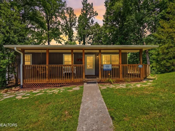 2106 Hickory Manor Rd, Pigeon Forge, TN 37862