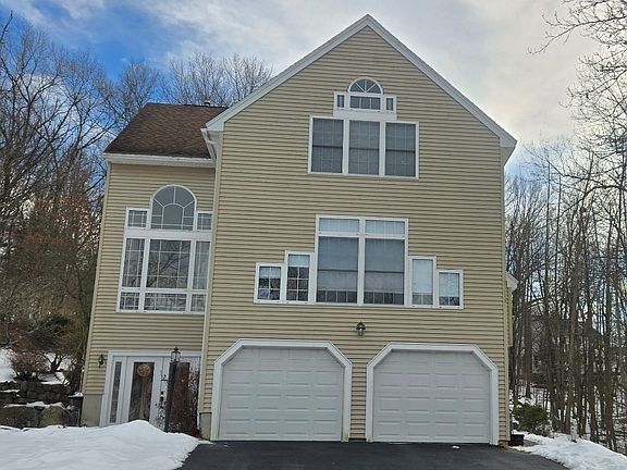 2nd image of 7 Tree Top Way