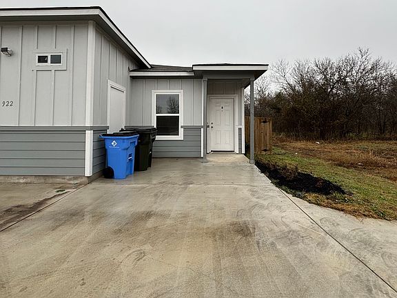 2nd image of 922 Country Ln #B