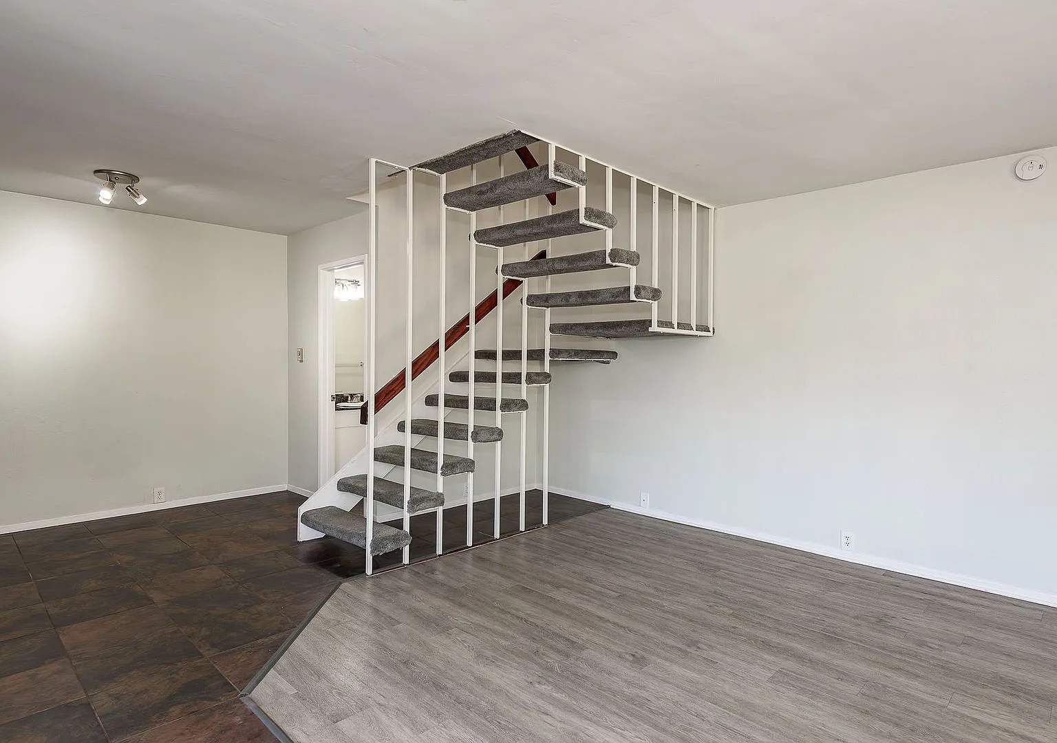 Amazing, Quiet University City Condo For Rent — Photo 4