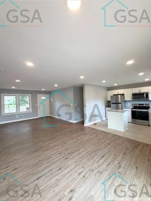 3 bed, 2.5 bath, $1,600 — Photo 4
